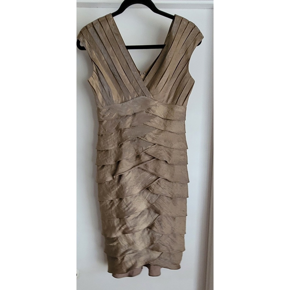 Adrianna Papell Sleeveless Mini Dress Size 4 Formal Bronze Solid V-Neck Bodycon